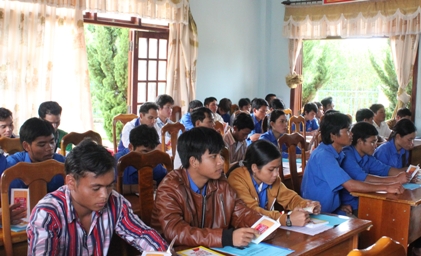 Các bạn thanh niên huyện Tây Giang tham dự tập huấn